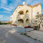 Partelj 7 By Interhome Daire *