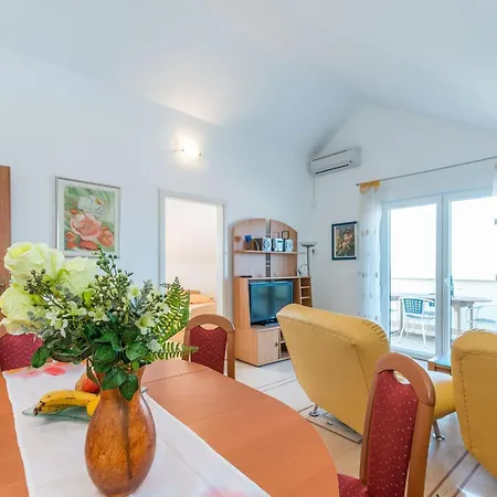 Partelj 7 By Interhome Vir