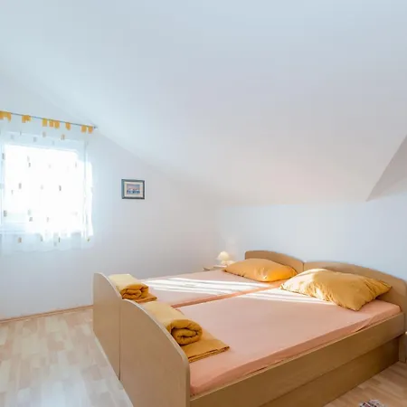 Partelj 7 By Interhome