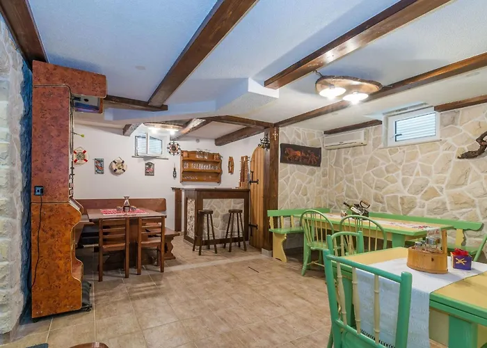 Partelj 7 By Interhome